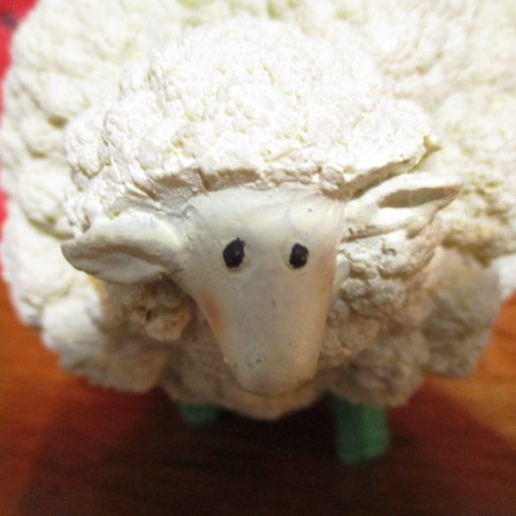 Califlower Sheep Ornament - Picture 2 of 3